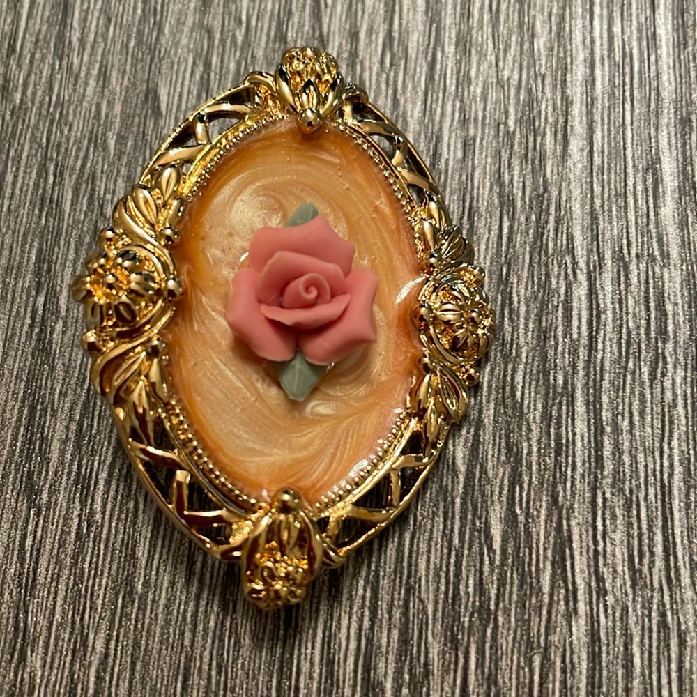 Victoria Rose Pin - Picture 2 of 7